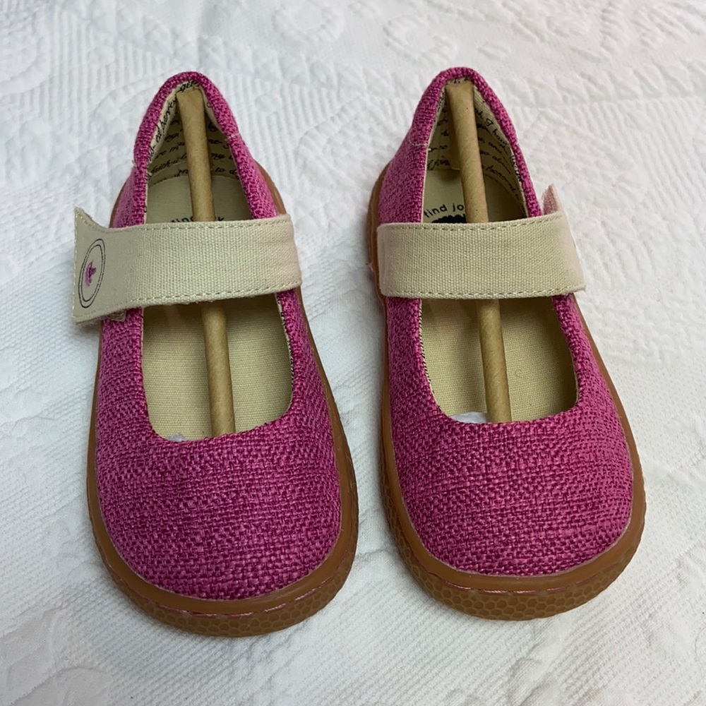 Livie & Luca Carta II sz 8 NIB Pink canvas button